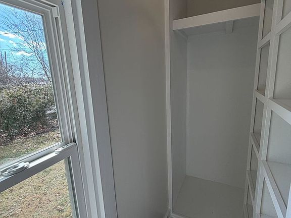 5th image of 236 Lakeview Dr