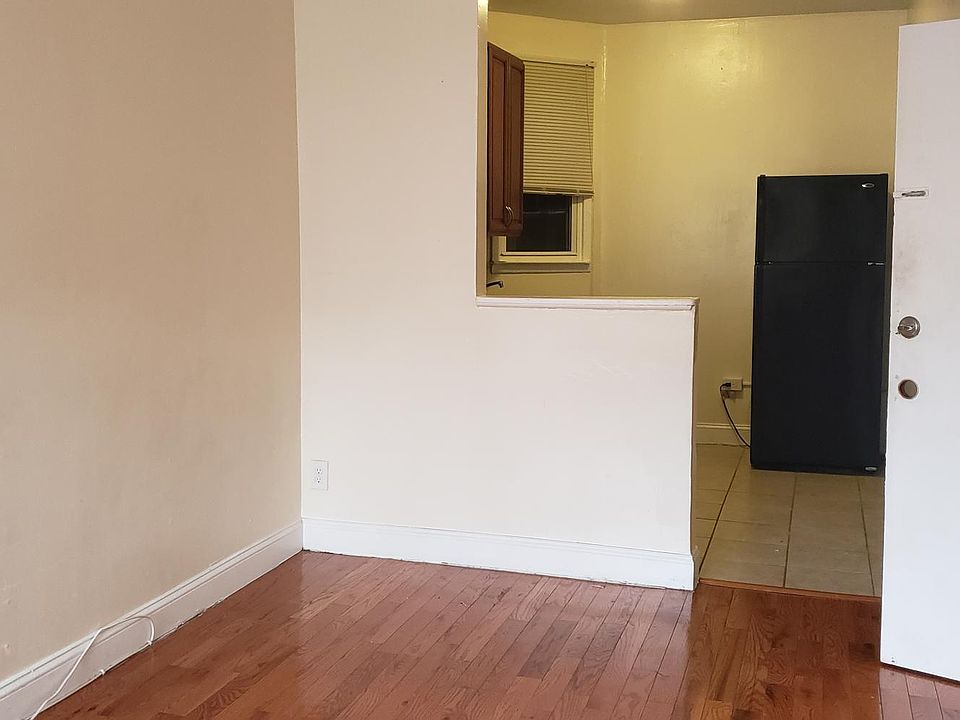 2nd image of 519 12th St APT 2