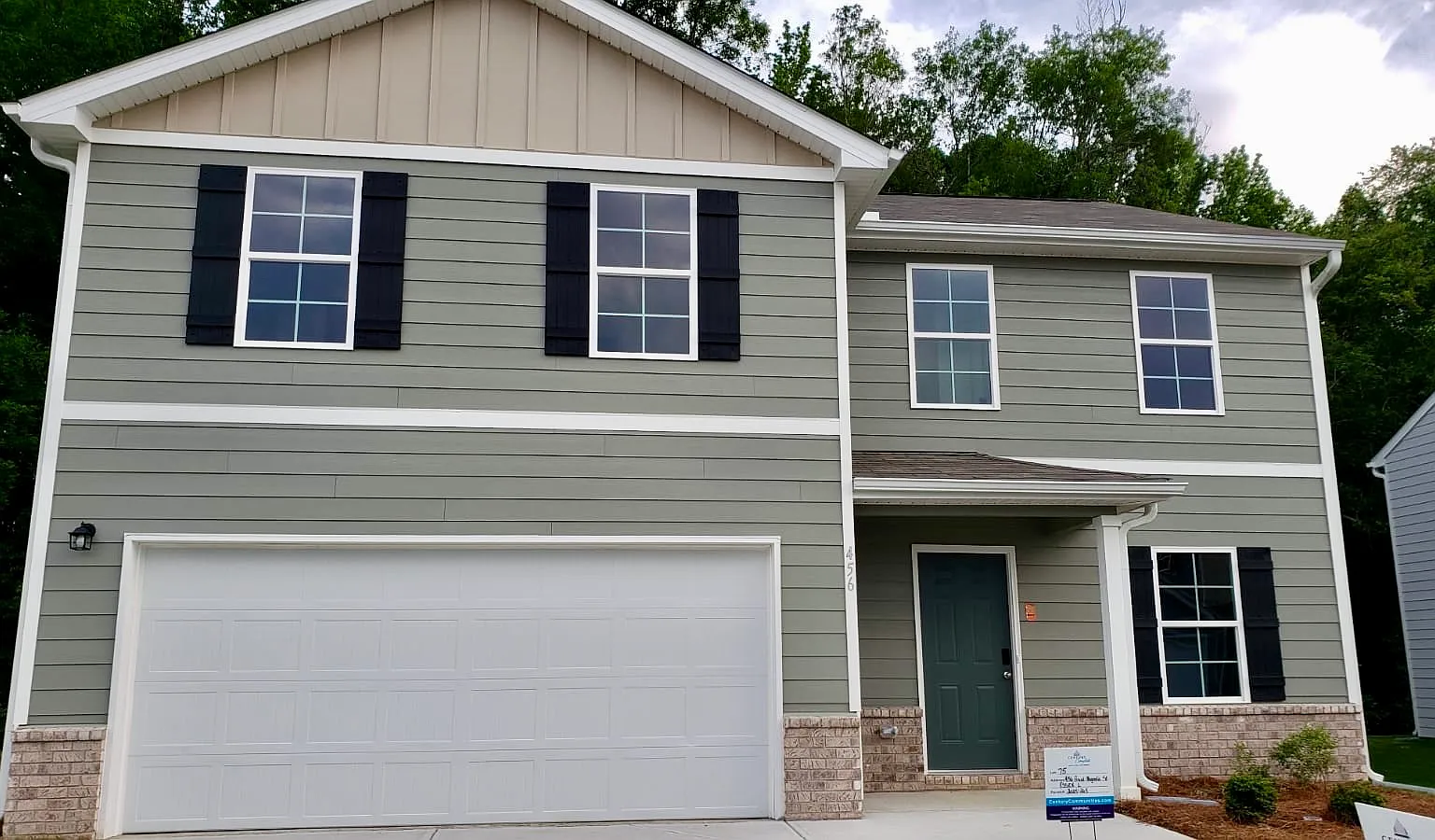 4 bed, 2100 sqft, $2,195 — Photo 2