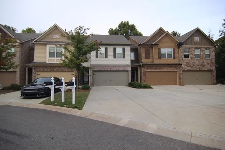 5850 Vinyard Ln