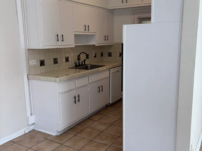 1258 Alhambra Cir #2 — Photo 13