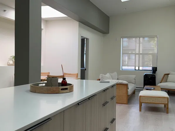 382 Powell St, Vancouver, BC