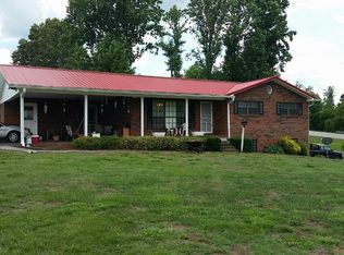 106 Locus Dr, Tellico Plains, TN 37385