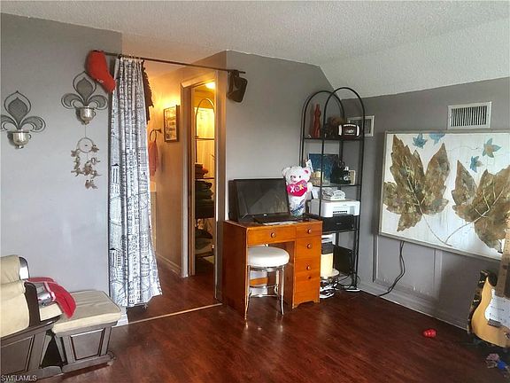 5th image of 17509 Dumont Dr