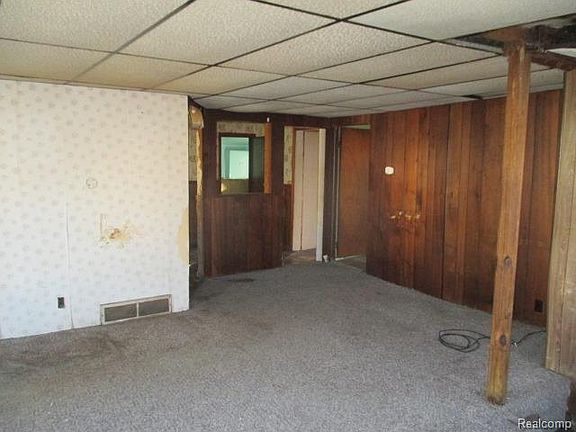 2nd image of 802 Bradfield St