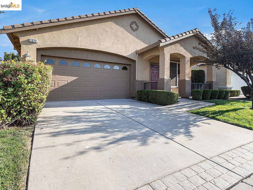 1st image of 1372 Pearl Way