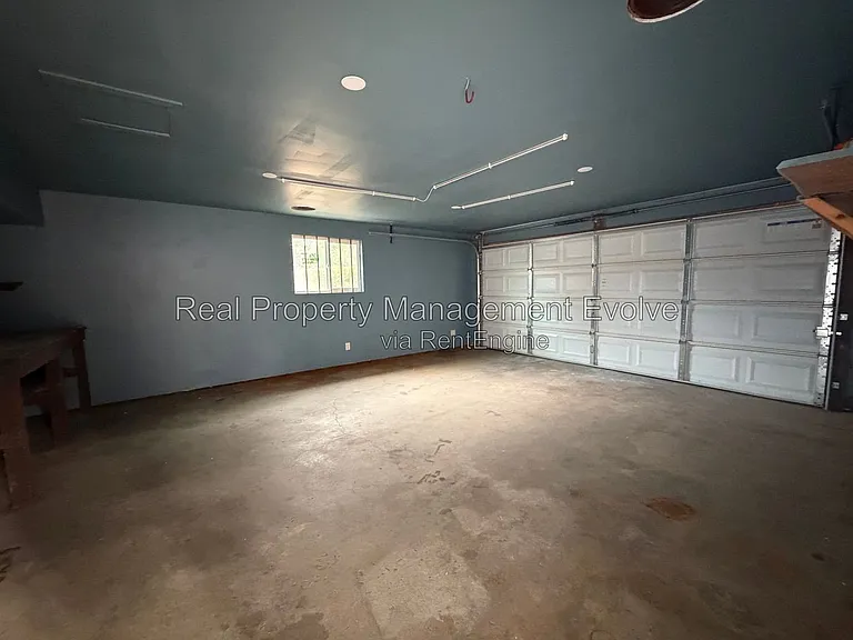 2307 W Rose Ln — Photo 23