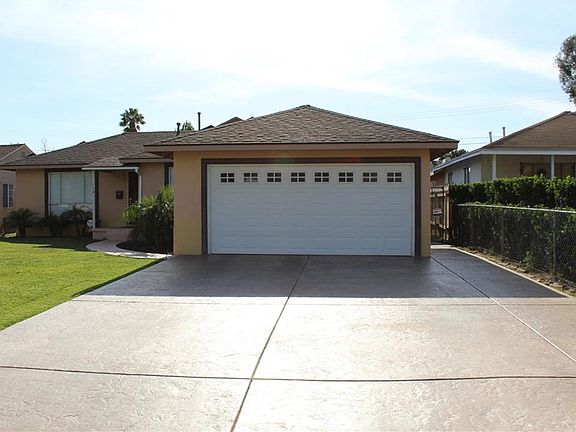 5th image of 3528 Modesto Dr