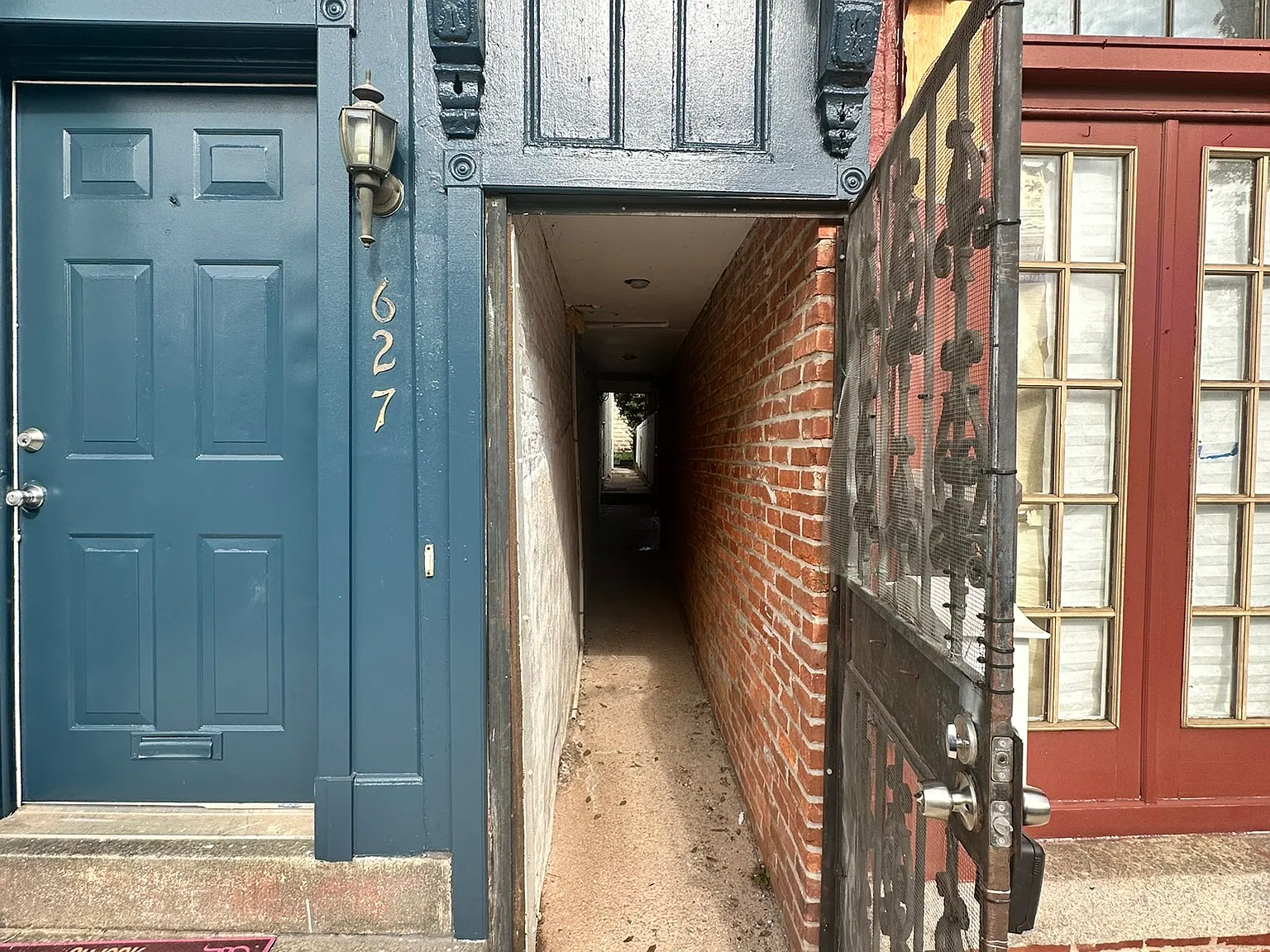 627 S Patterson Park Ave — Photo 2