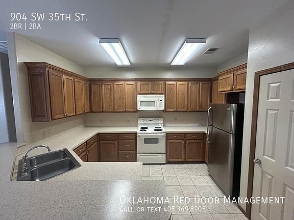 3rd image of 904 SW 35th St