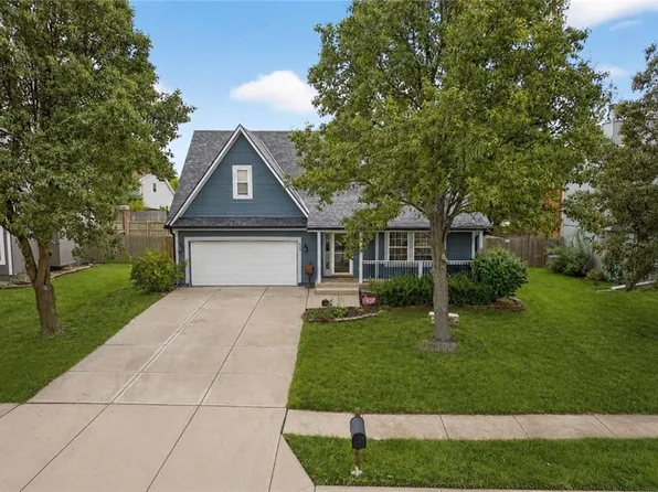 433 W Bluebird St, Gardner, KS 66030
