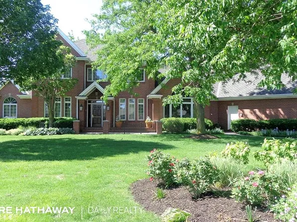 213 Lakeside Dr, Grand Island, NE 68801