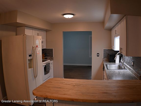 5th image of 867 Southfield Dr