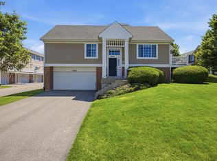 8946 Disbrow St, Huntley, IL 60142