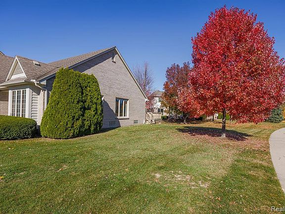 4th image of 52408 Covecreek Dr