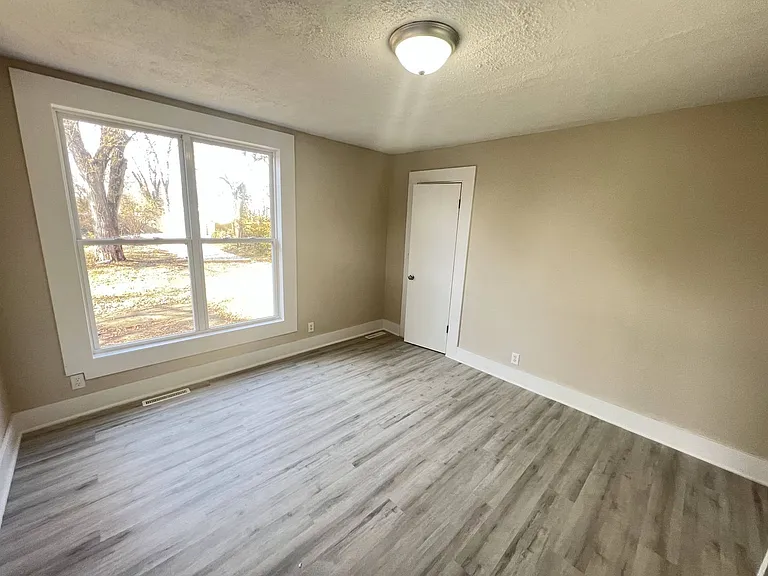 539 S Fort Ave — Photo 11