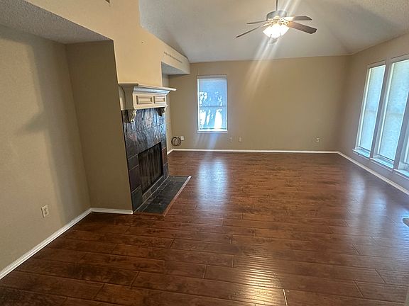 4th image of 1323 Flameleaf Dr