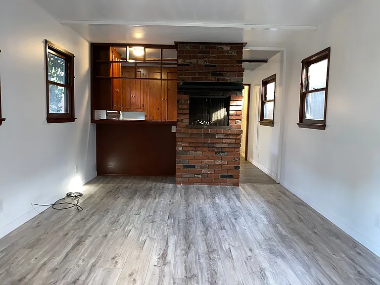 4845 1/2 Agnes Ave — Photo 4