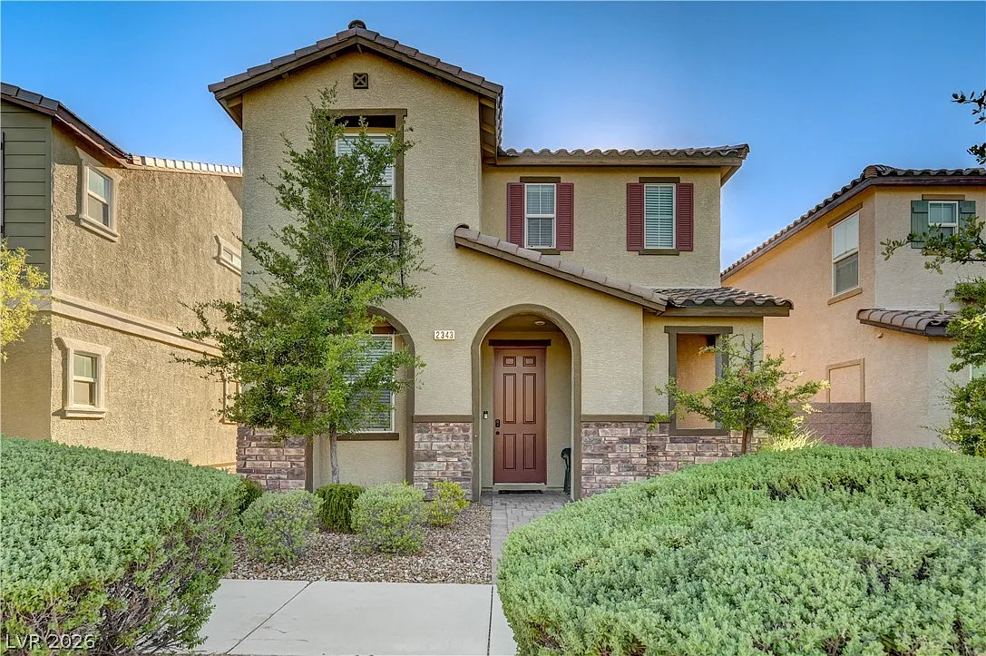 3 bed, 3.0 bath, 2039 sqft, $2,800 — Photo 1