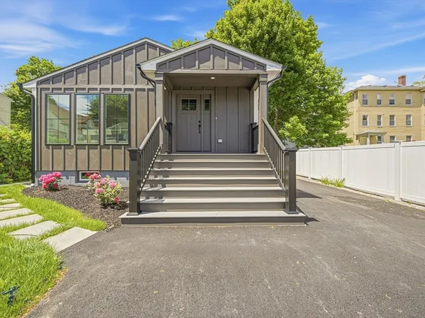 10 Ashwood St, Worcester, MA 01604
