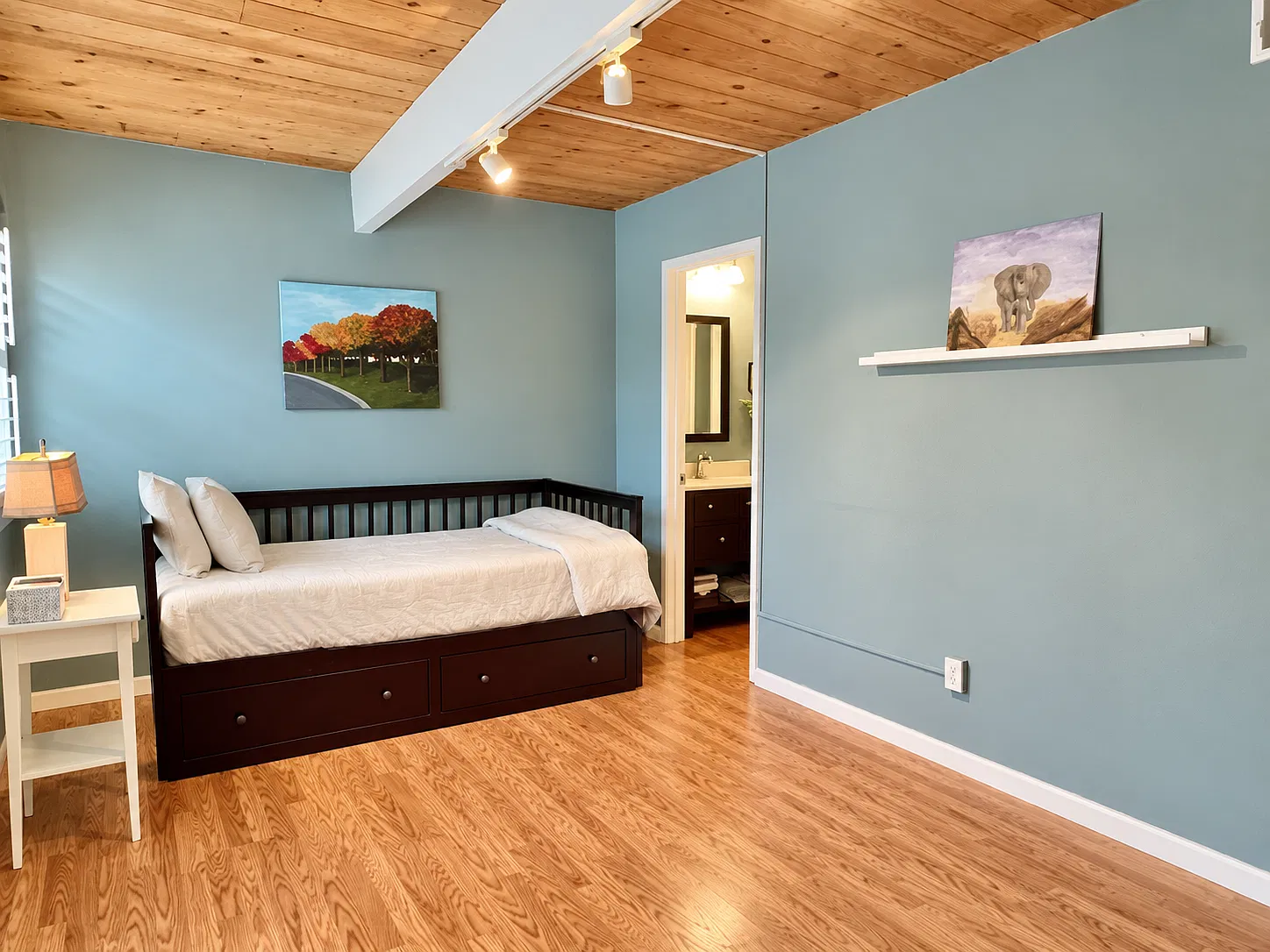 1 bed, 1.5 bath, 1136 sqft, $1,700 — Photo 2