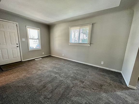 3rd image of 608 E Elza Ave