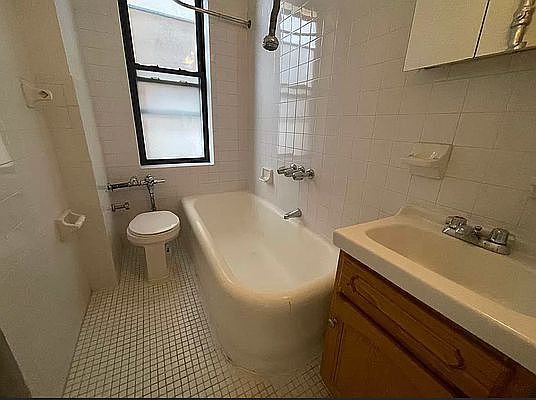 5th image of 41-44 44th St #3B