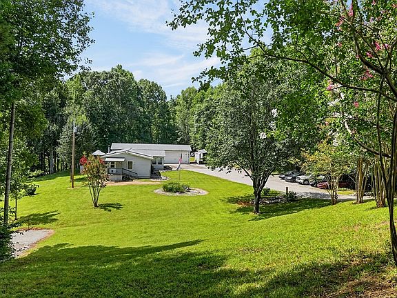 5th image of 279 Earls Ln