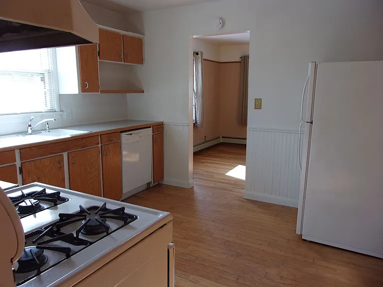 412 Park St — Photo 3