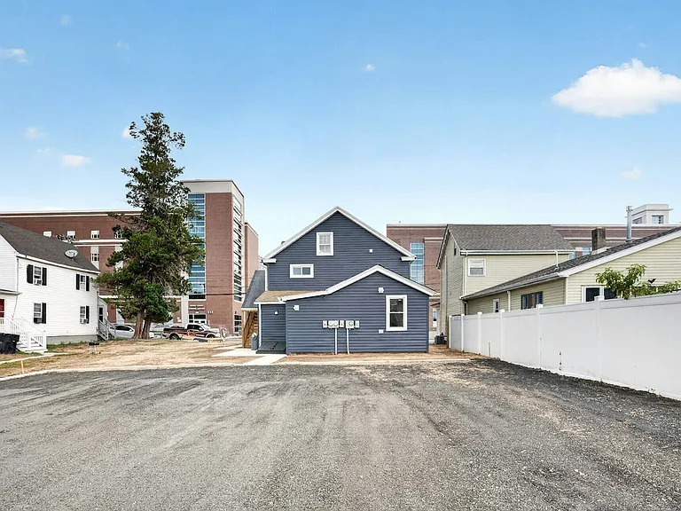 428 S Governors Ave #A — Photo 4