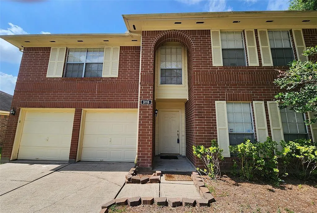 4 bed, 2.5 bath, 2647 sqft, $2,250 — Photo 2
