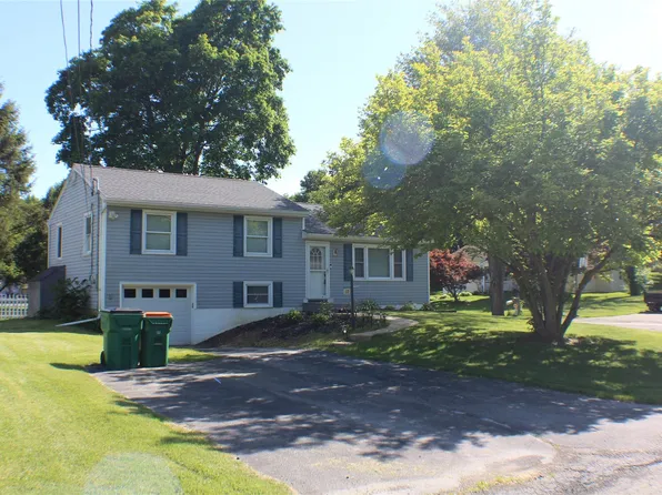 17 Morgan Circle, Hyde Park, NY 12538