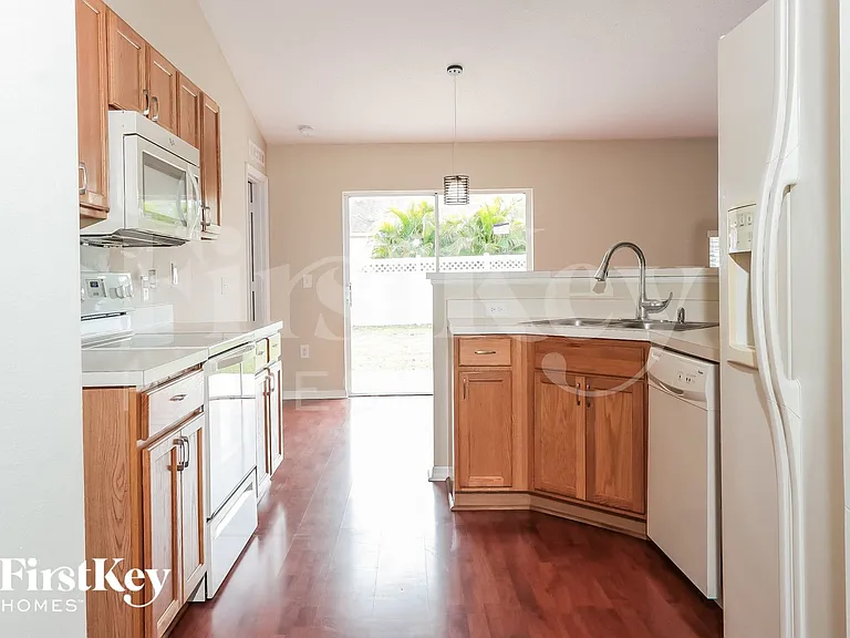 1438 SW Paar Dr — Photo 7