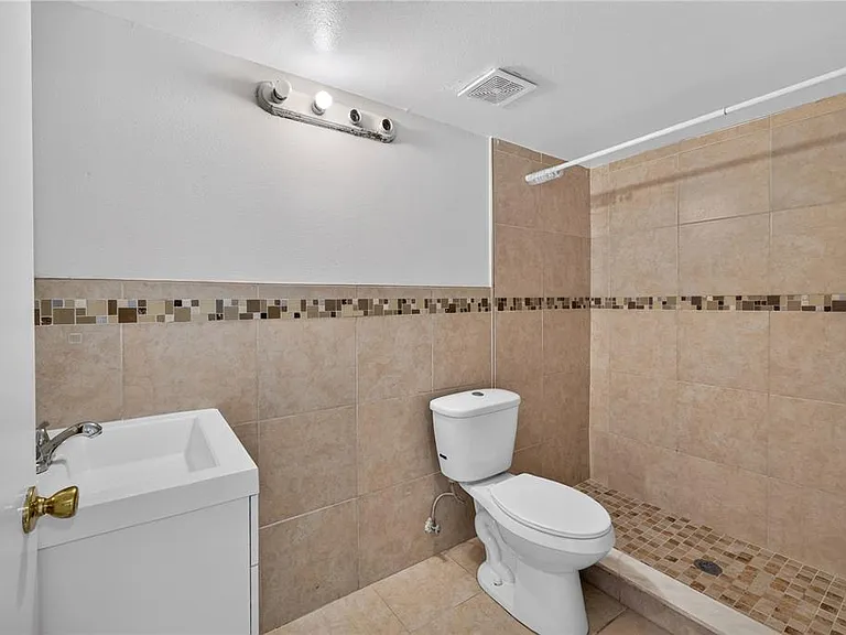 13829 Timberland Dr #101 — Photo 30
