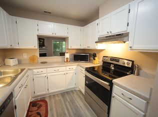 4120 Sedgewood Dr APT 101, Raleigh, NC 27612