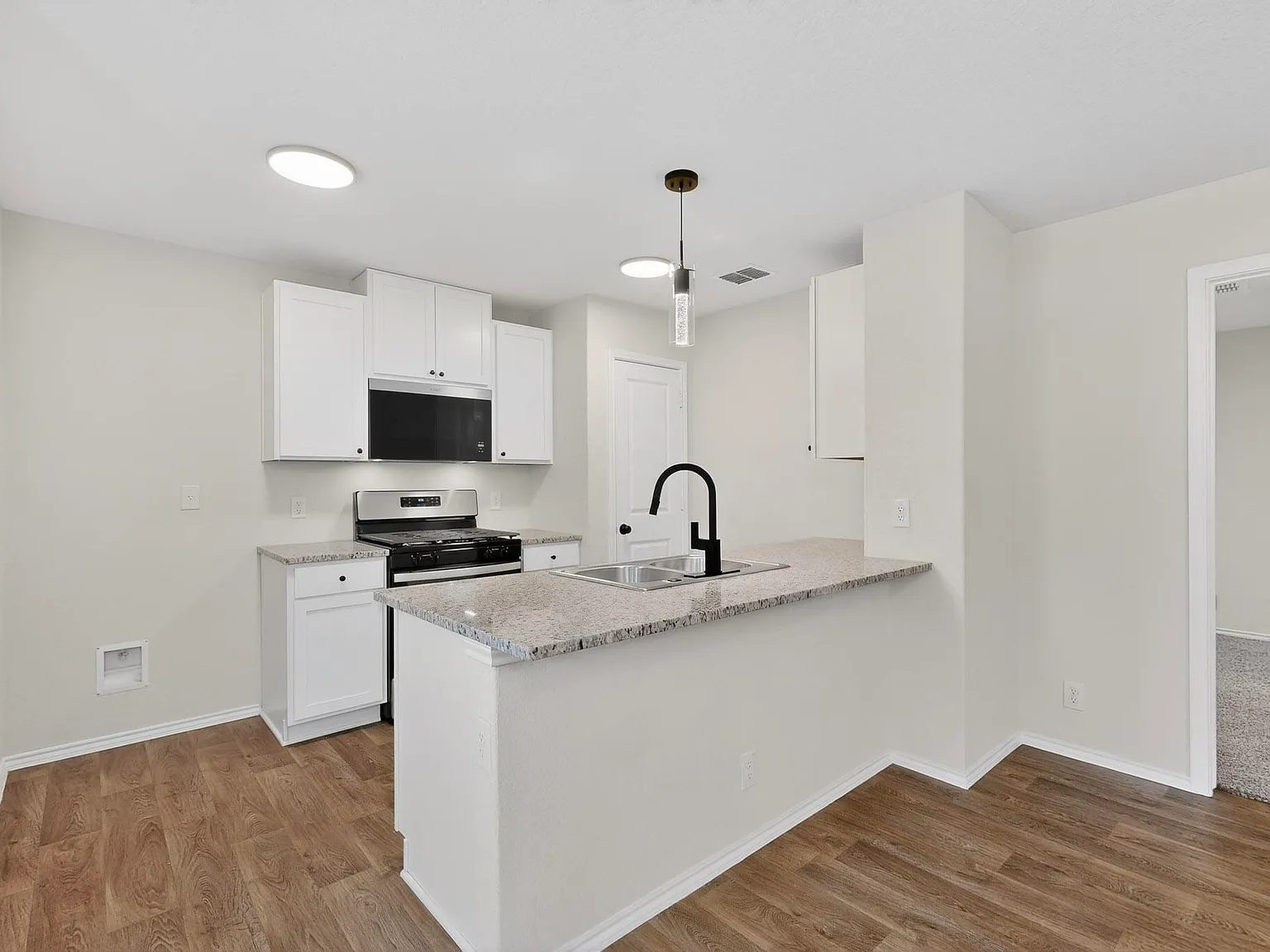3 bed, 1120 sqft, $1,595 — Photo 3