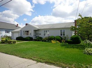 18 Woburn St, Cranston, RI 02910