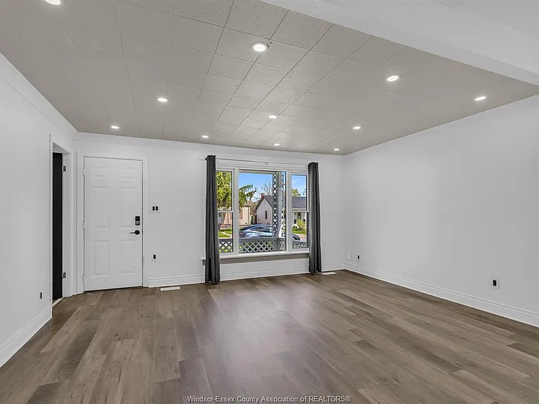 1183 Felix Ave — Photo 11