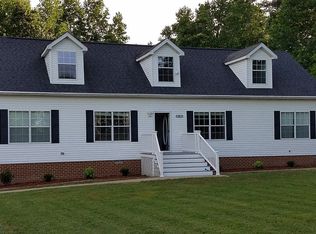 74 Pinetop Rd, Topping, VA 23169