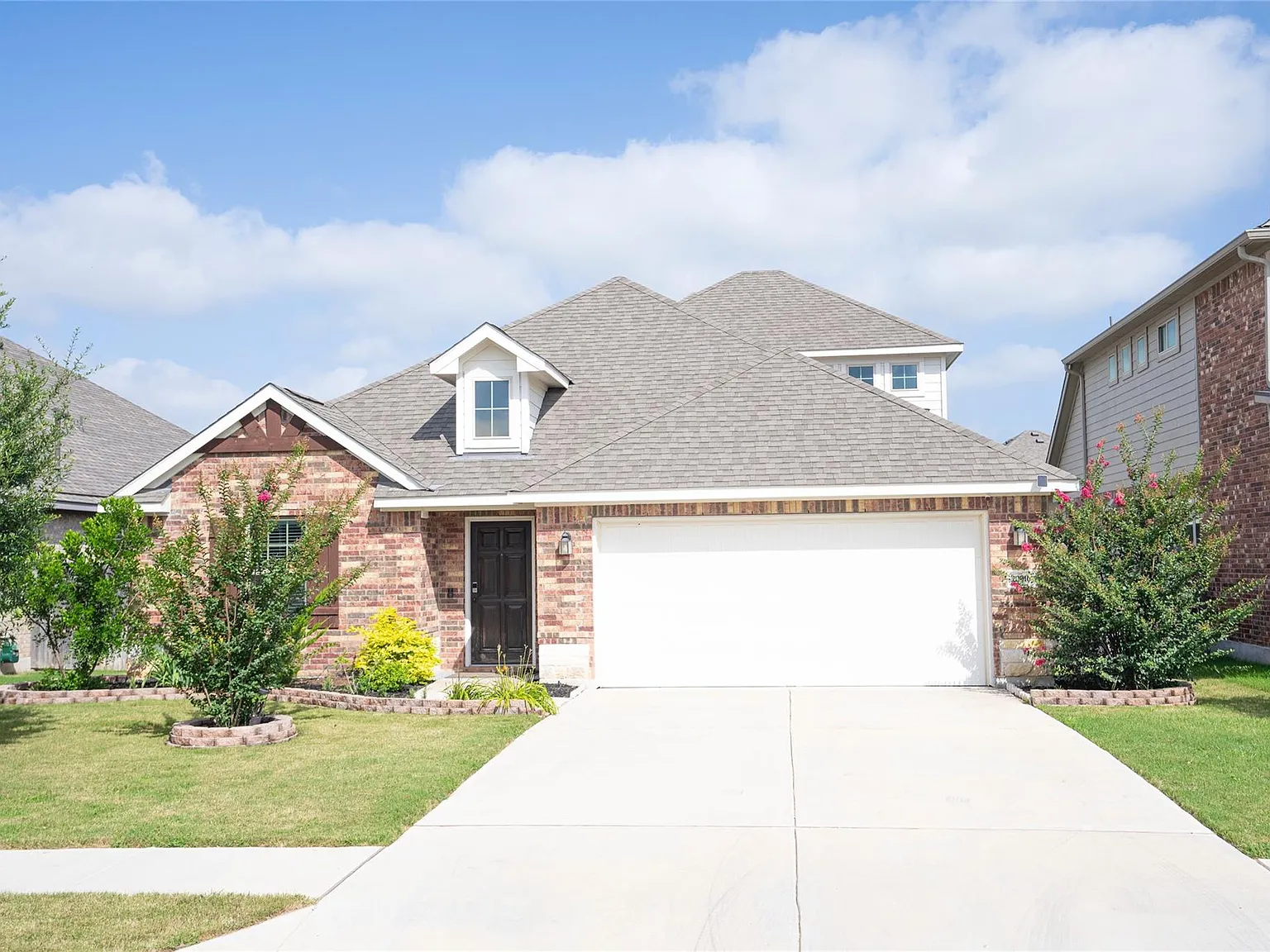 3 bed, 3.0 bath, 2543 sqft, $2,900 — Photo 2