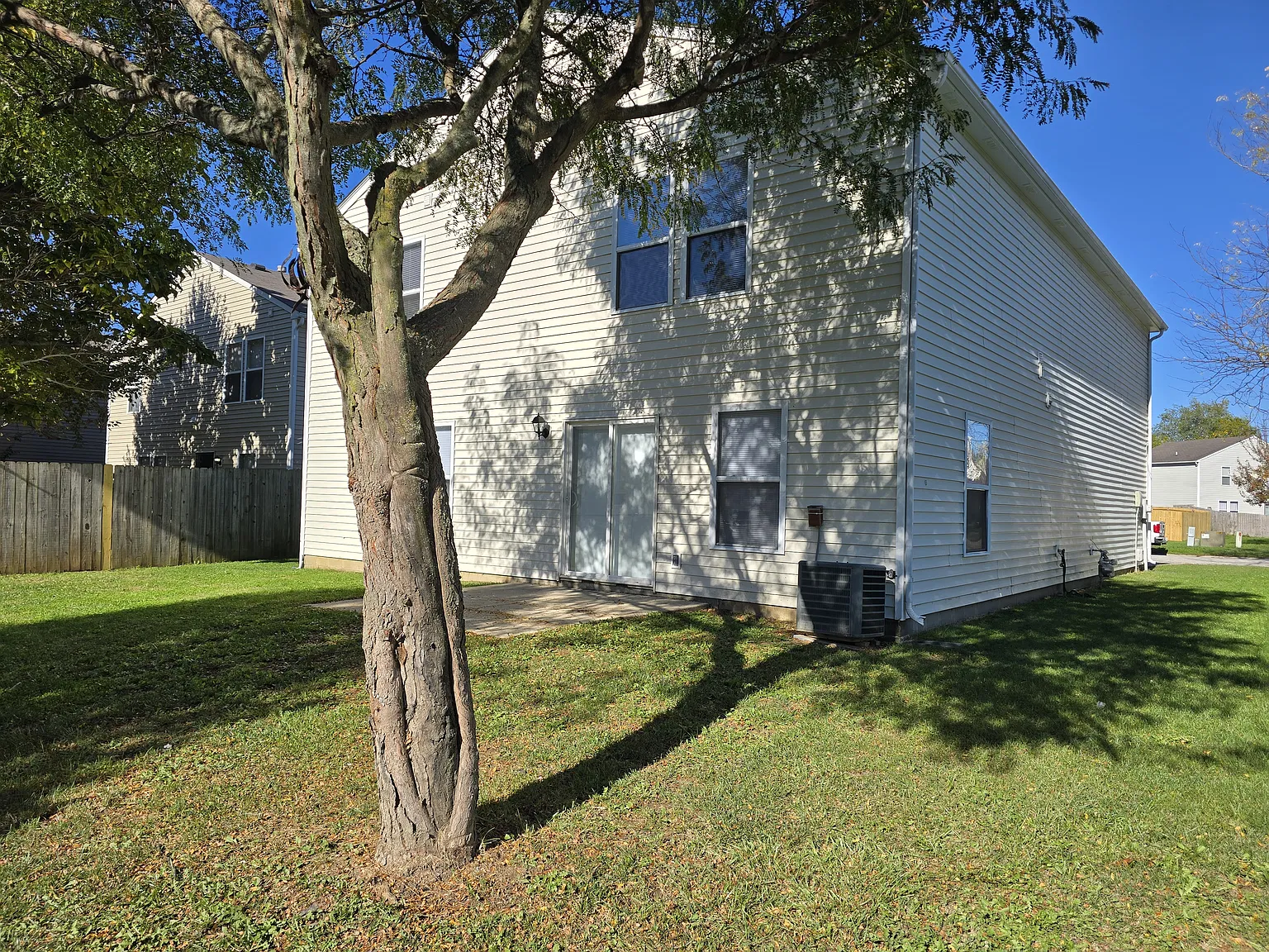 4 bed, 2.5 bath, 2382 sqft, $2,100 — Photo 3