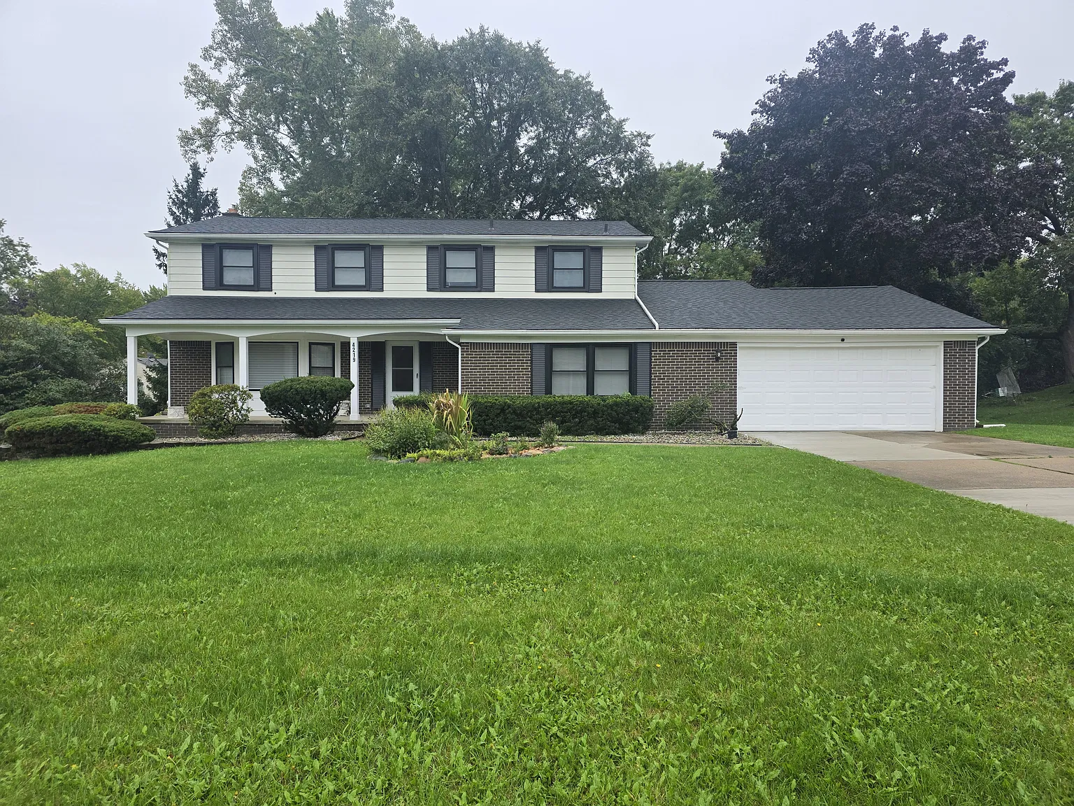4 bed, 3.5 bath, 2742 sqft, $3,500 — Photo 1
