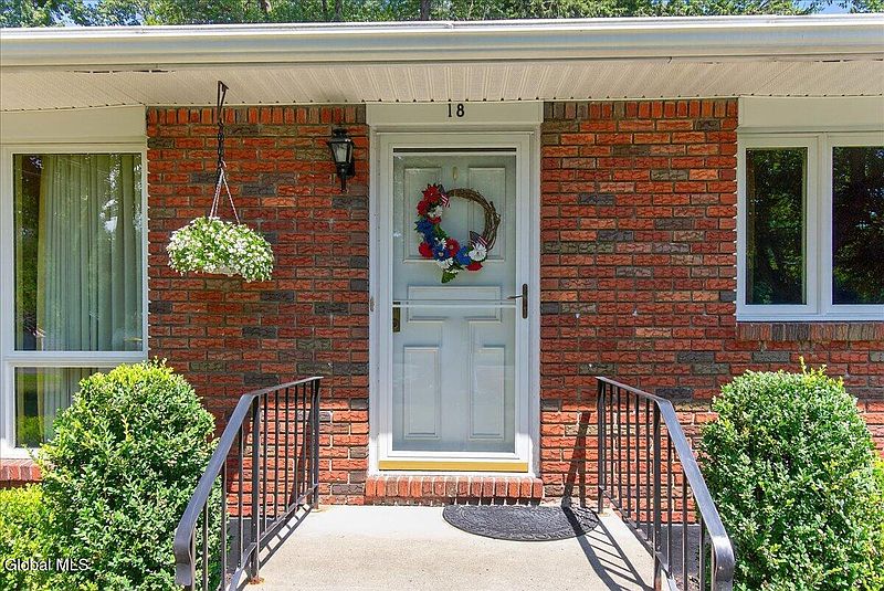 3rd image of 18 Oak Hill Drive