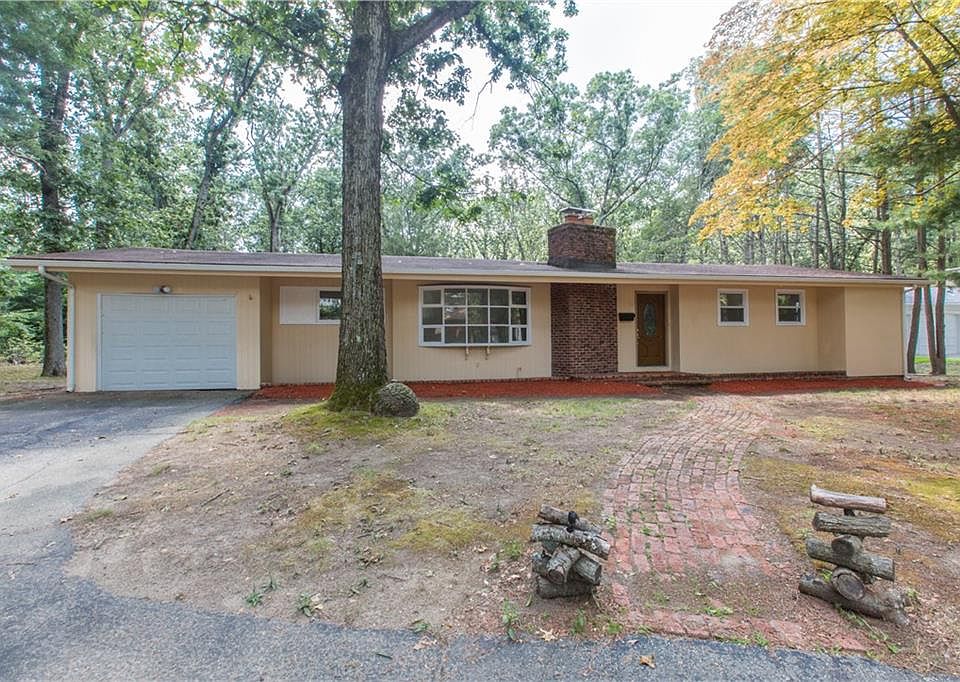 1st image of 90 Posnegansett Ave