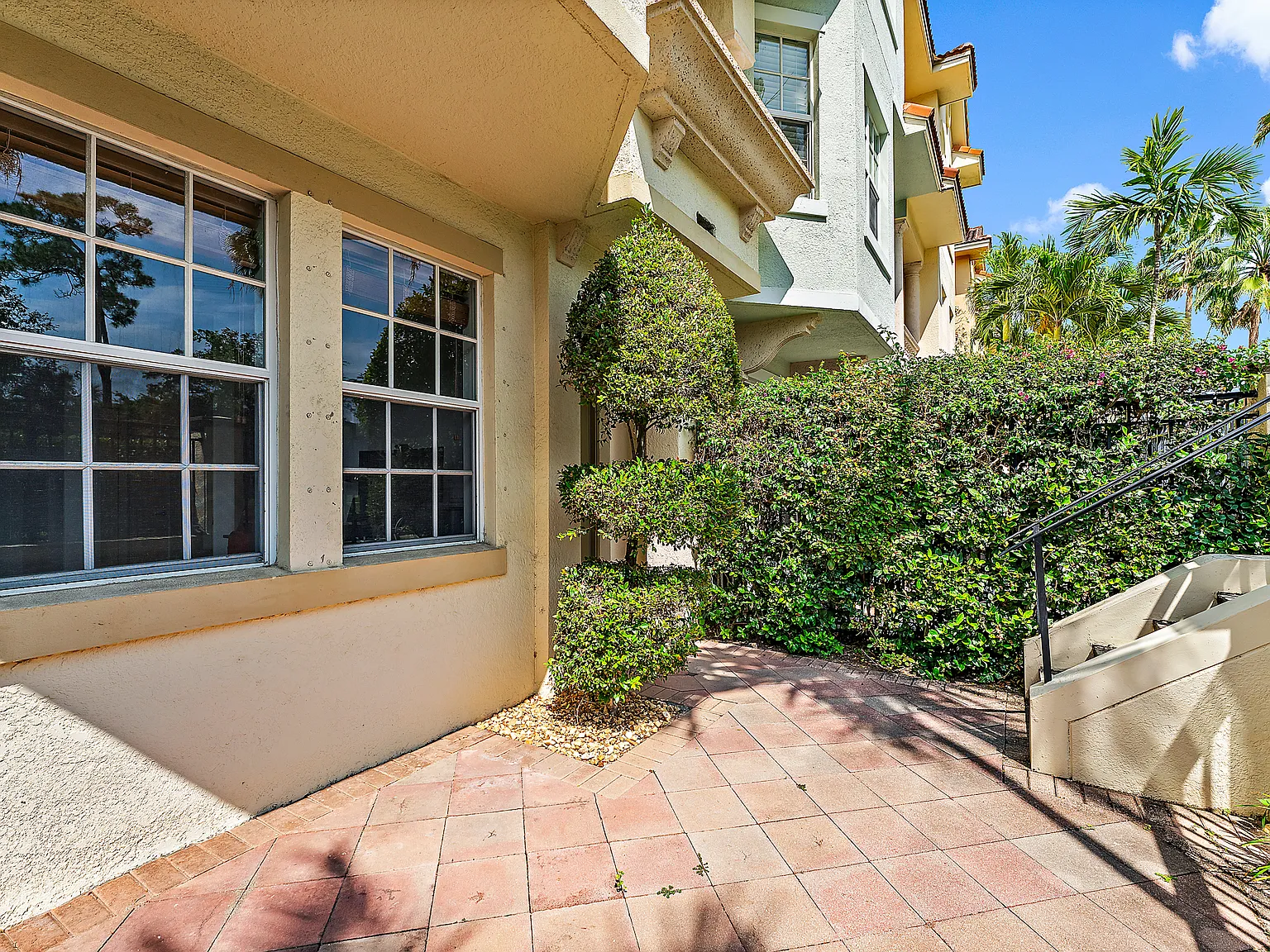 3 bed, 3.5 bath, 2096 sqft, $3,800 — Photo 2
