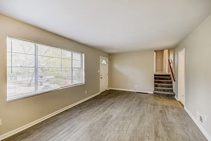 3 bed, 2.0 bath, 1852 sqft, $1,395 — Photo 4
