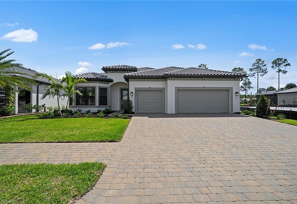 1st image of 2082 Don Benito WAY