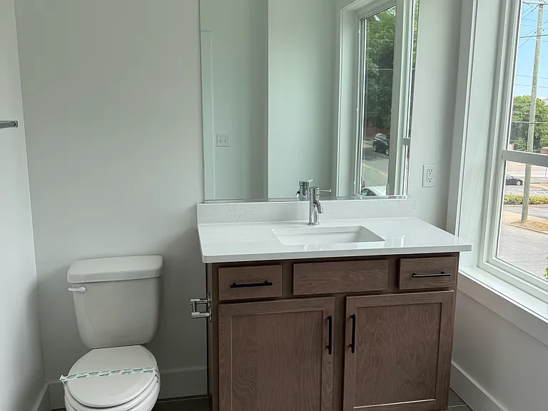 903 Bainbridge St #B — Photo 11
