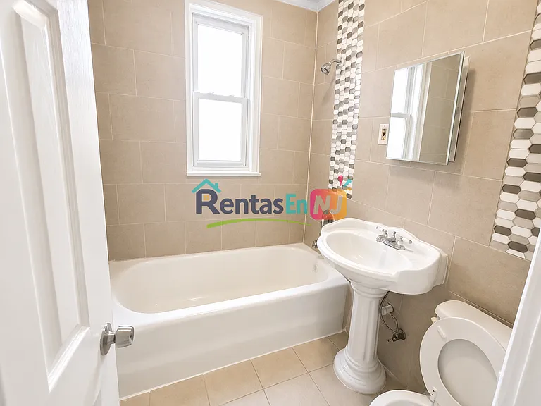 196 Roseville Ave #42B — Photo 4