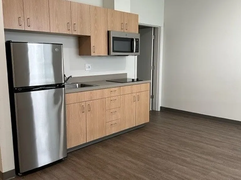 990 Broadway Apartment Homes — Photo 9